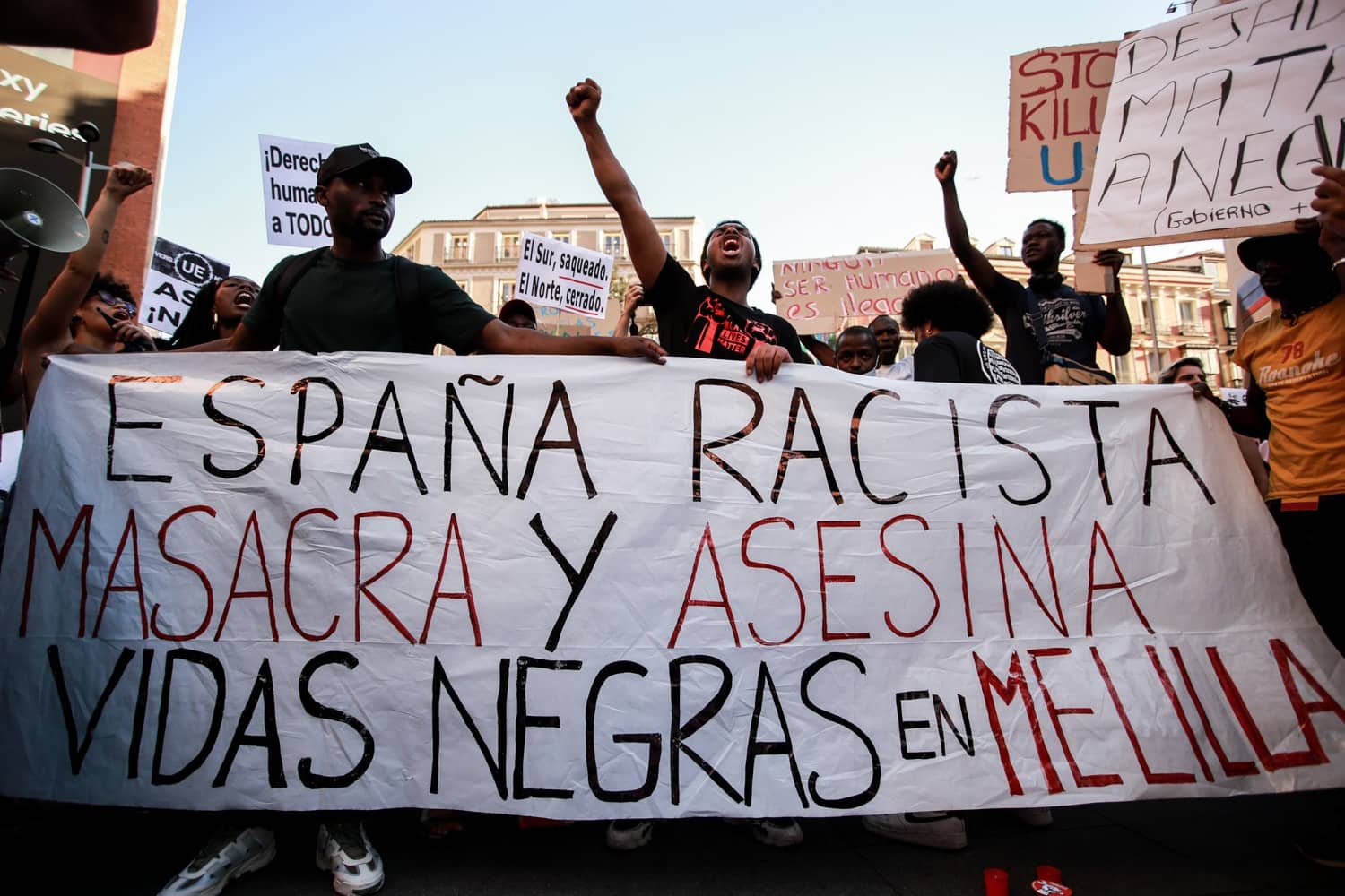 Concentración contra los crímenes racistas perpetrados en la frontera de Melilla por el gobierno marroquí en connivencia con el gobierno español.