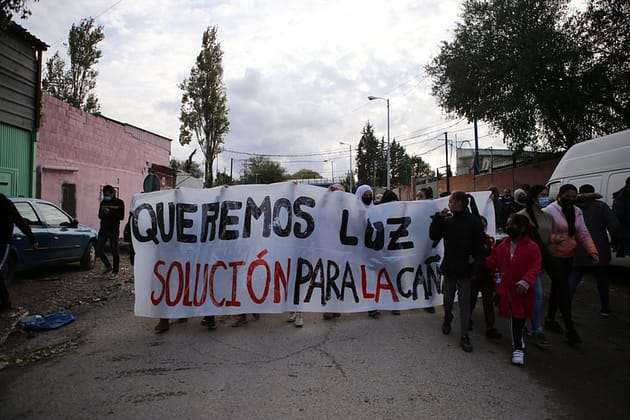 Vecinas de Cañada Real se movilizan contra el corte de luz del sector 6