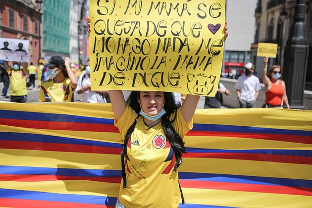 La comunidad colombiana se manifiesta en Madrid contra la violación de Derechos Humanos en su país.