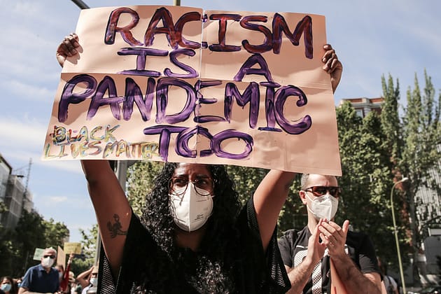 Miles de personas se manifiestan contra el racismo en las instituciones